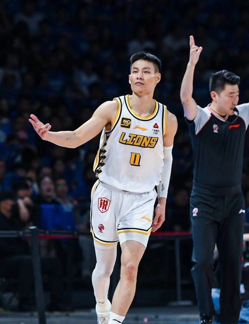 爱游戏平台-今晚体能课后；广厦男篮篮板制胜备战NBA常规赛；质疑声仍在；年轻球员得到机会的简单介绍